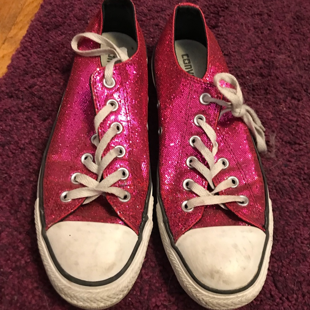 Pink sequence converse